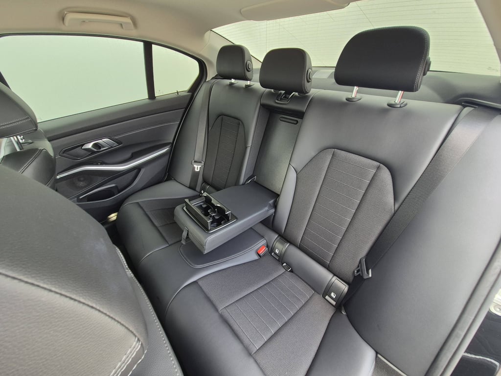 BMW Seria 3 2021 — imagine 11