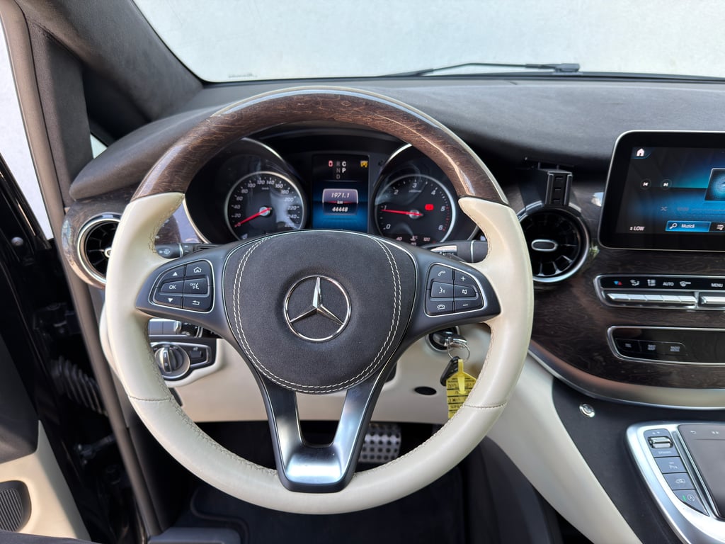 MERCEDES-BENZ V-Class 2022 — imagine 13