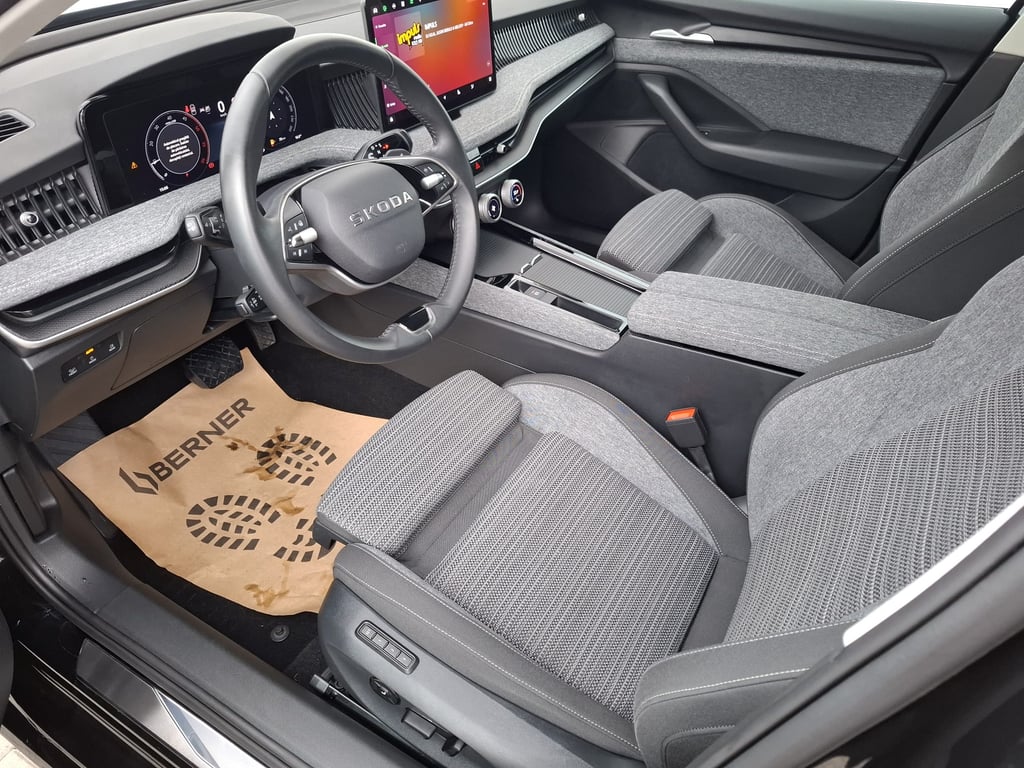 SKODA Superb 2025 — imagine 12