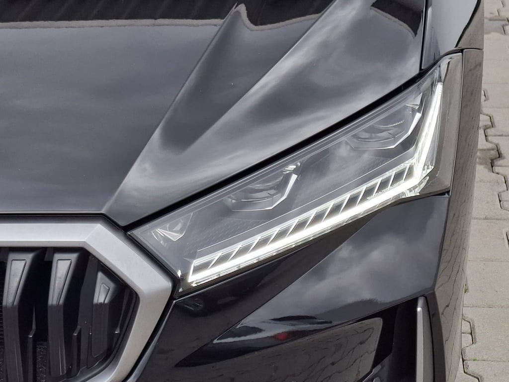 SKODA Superb 2025 — imagine 8