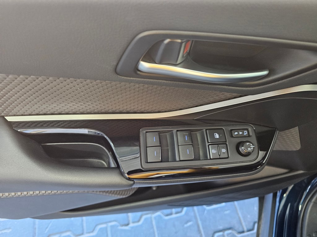 TOYOTA C-HR 2023 — imagine 4