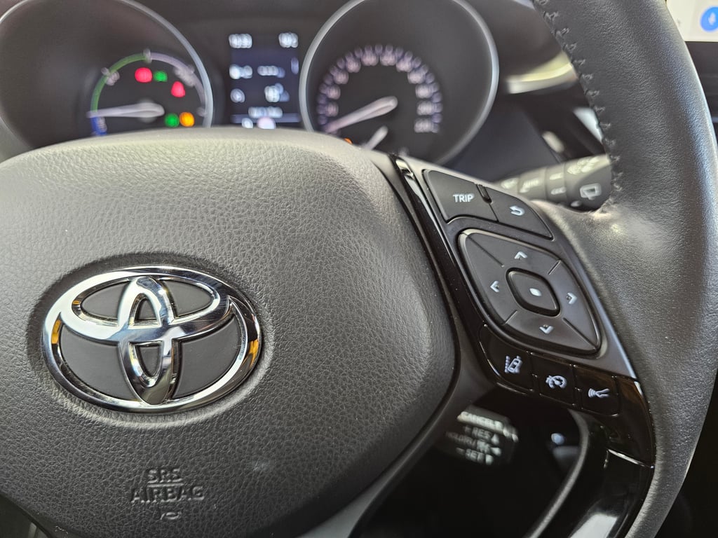 TOYOTA C-HR 2023 — imagine 9
