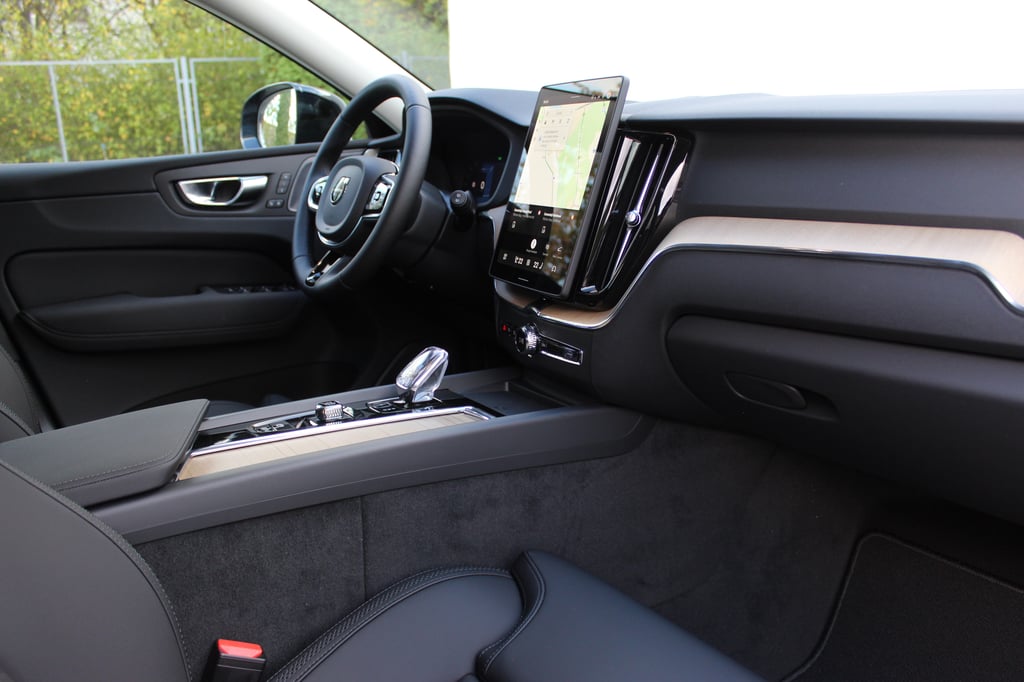 VOLVO XC60 2026 — imagine 19