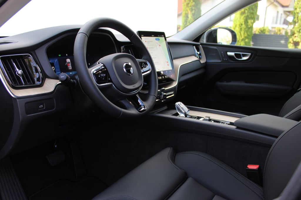 VOLVO XC60 2026 — imagine 13