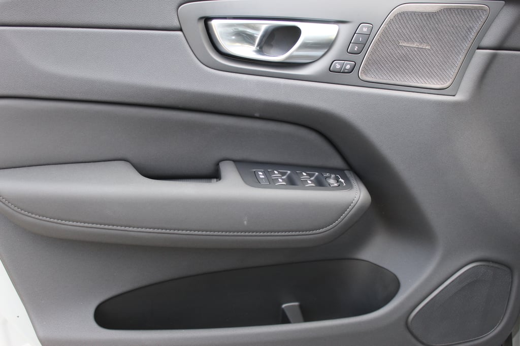 VOLVO XC60 2026 — imagine 9