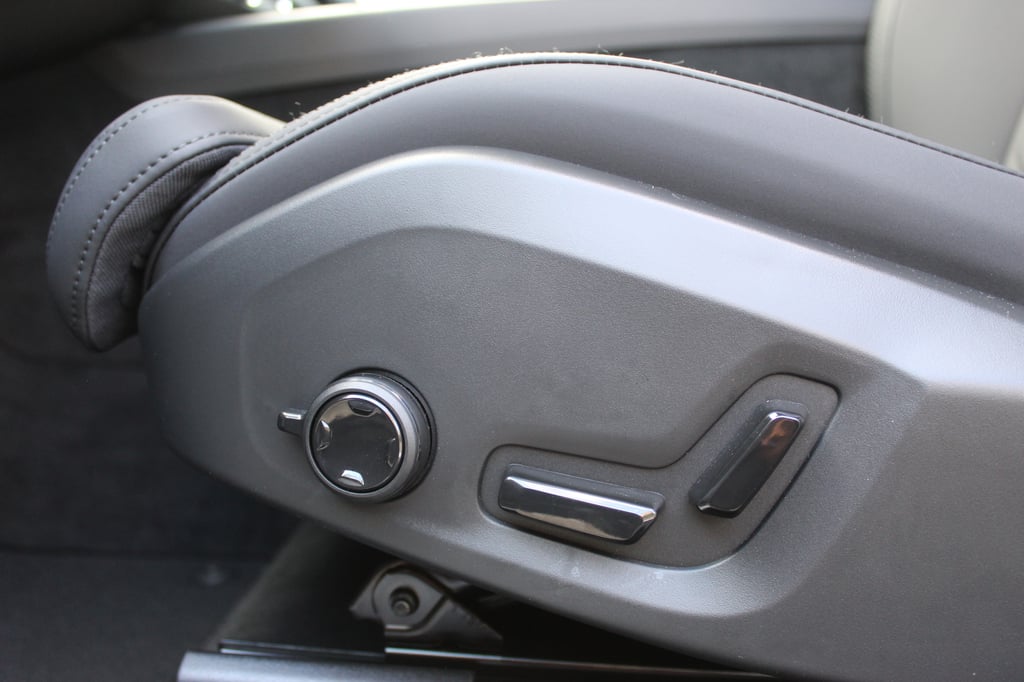 VOLVO XC60 2026 — imagine 12