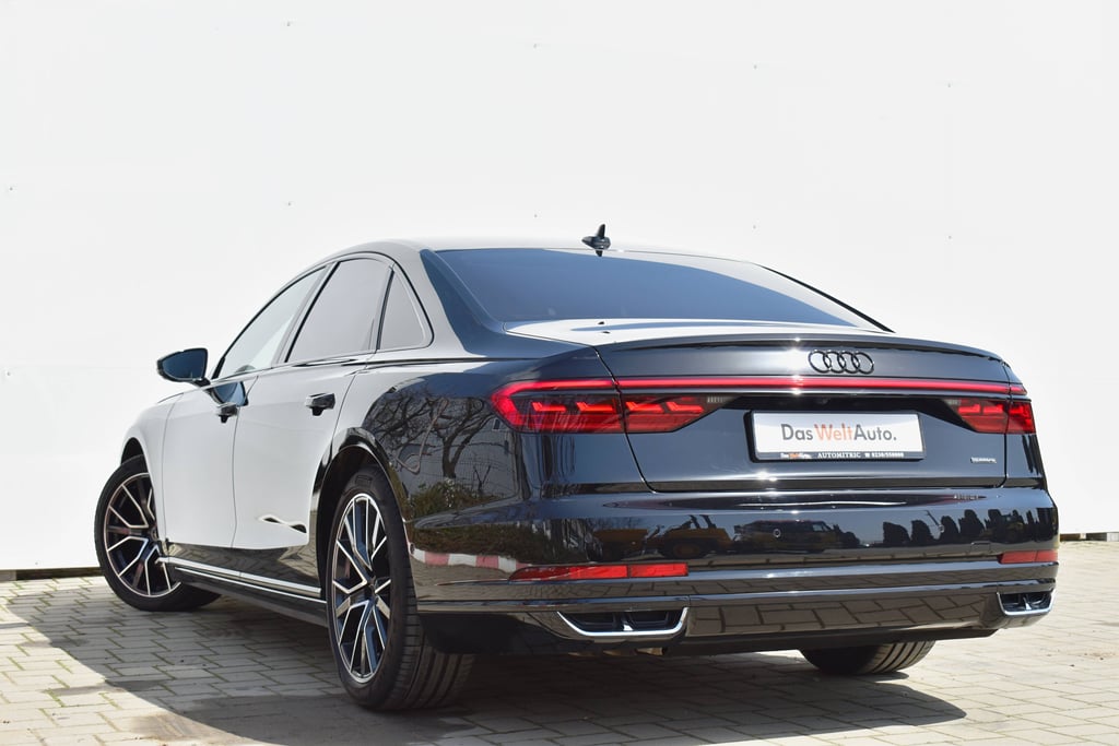 AUDI A8 2021 — imagine 8