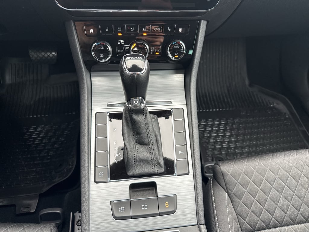 SKODA Superb Combi 2022 — imagine 19