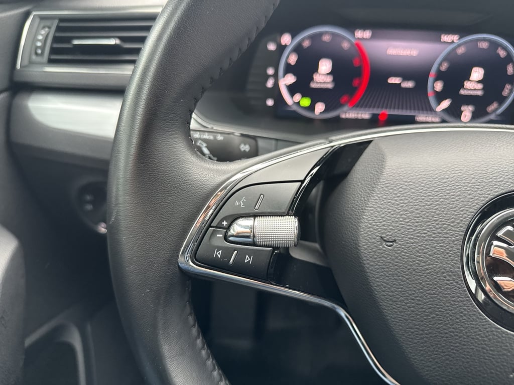 SKODA Superb Combi 2022 — imagine 16
