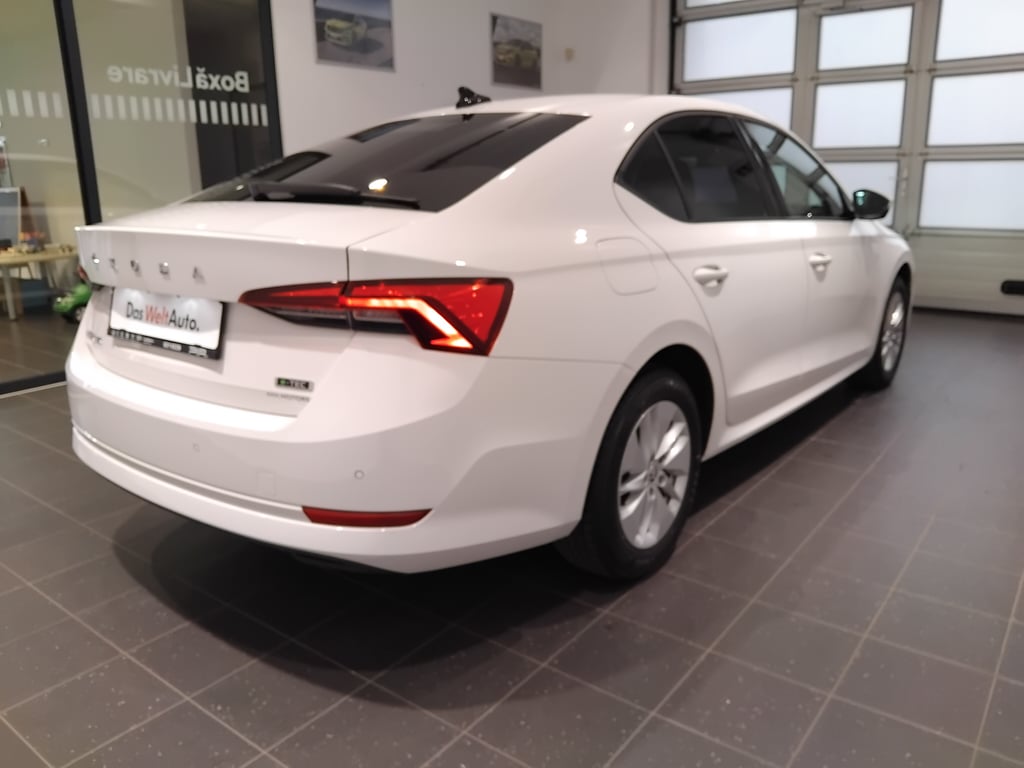 SKODA Octavia 2023 — imagine 8
