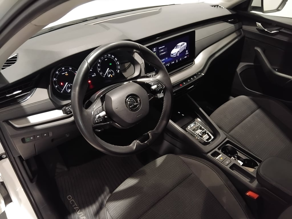 SKODA Octavia 2023 — imagine 14