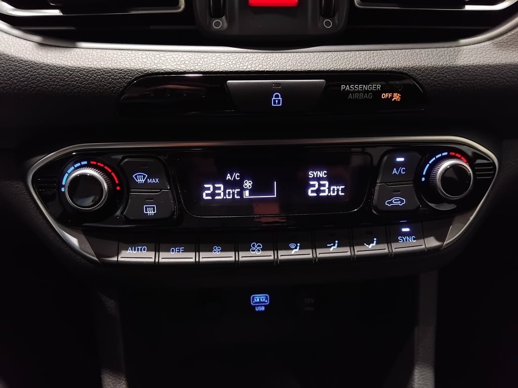 HYUNDAI i30 2023 — imagine 18