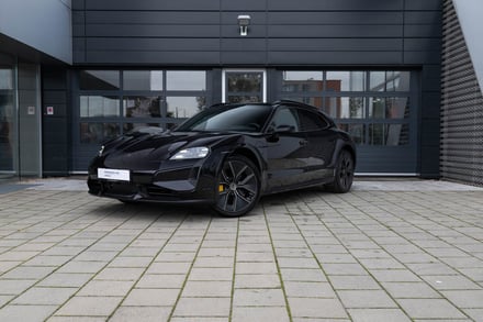 Porsche Taycan Turbo S Cross Turismo