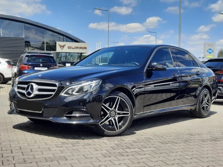 Mercedes E 300 Blue TEC HYBRID Avantgarde
