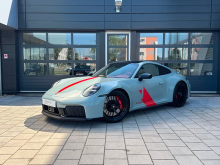 Porsche 911 Carrera 4 GTS